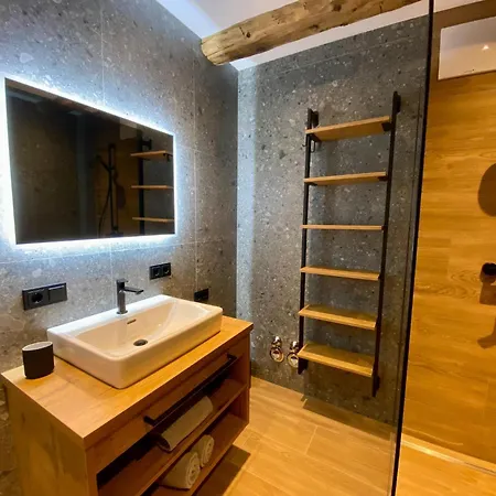 In Near Slopes ザールフェルデン・アム・シュタイナーネン・メアー